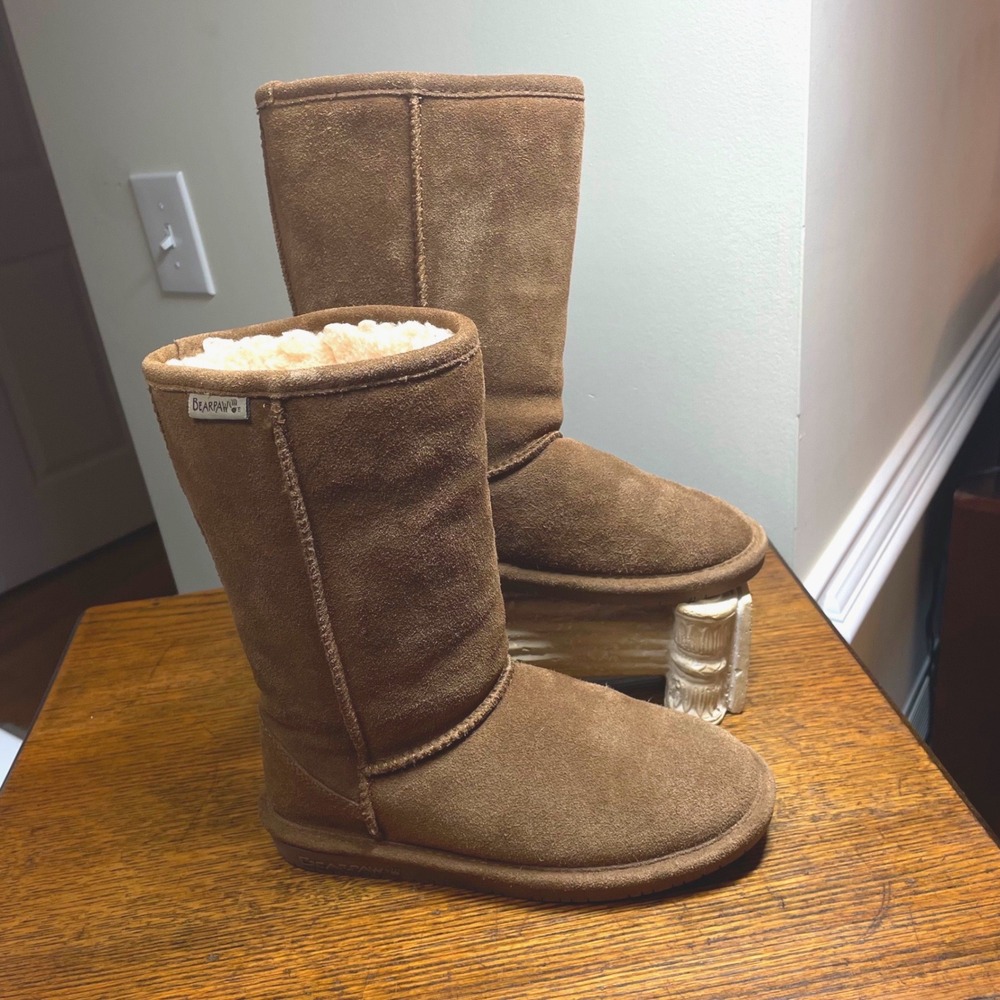 Bearpaw Emma Tall Youth Size 4 Hickory Brown Suede Sheepskin Lined Winter Boots